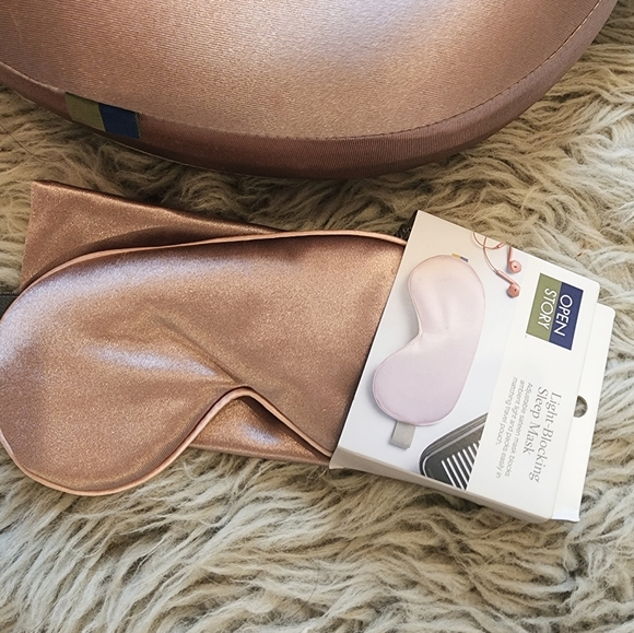 *beautiful rose colored travel pillow and sleep mask* - Picture 4 of 6